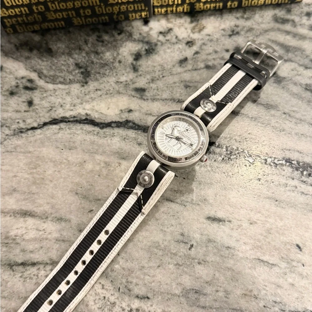 L.A.M.B Watch from Gwen Stefani - Picture 4 of 13